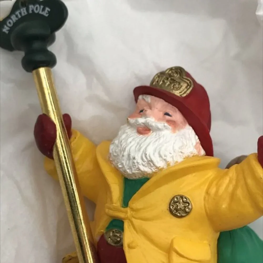 Hallmark '1992 NORTH POLE FIRE‎ FIGHTER' Keepsake Ornament (Christmas)